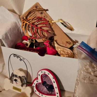 Christmas Ornament Assortment  (S-JS)