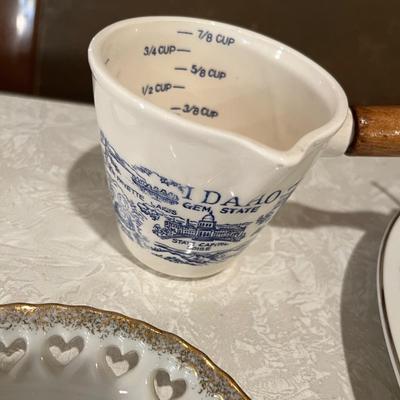 Vintage travel souvenir plates + more