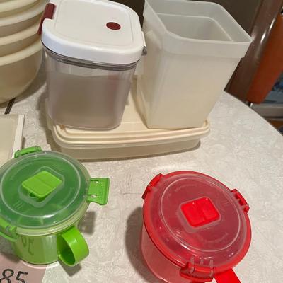 Lot of plastic kitchenware