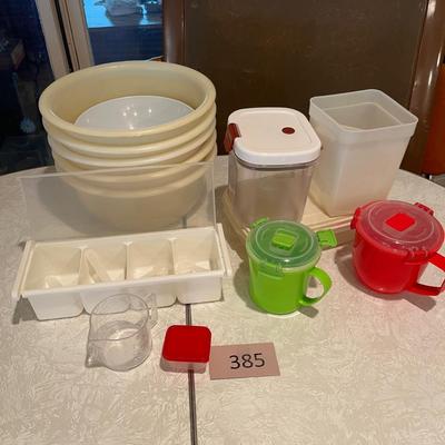 Lot of plastic kitchenware