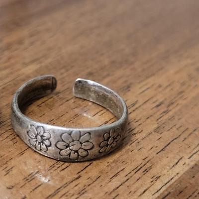 #171: Mood Ring and Flower Toe Ring