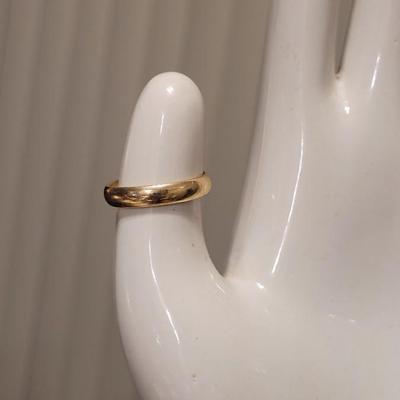 188: 14k Gold Band