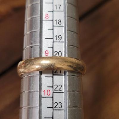 188: 14k Gold Band