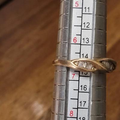 #195: 10kt Gold & Diamond Ring