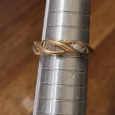 #195: 10kt Gold & Diamond Ring