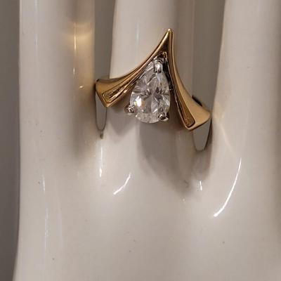 #197: 18kt GE Cubic Zirconia Ring