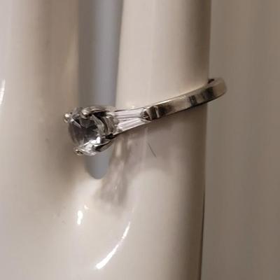 #200: 18kt GE Cubic Zirconia Ring