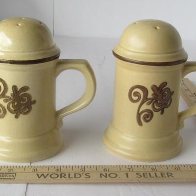 Lot 442: Pfaltzgraff Village Range Shakers