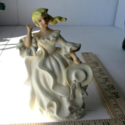 Lot 456: Vintage Lady Figurine