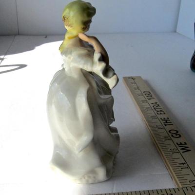 Lot 456: Vintage Lady Figurine