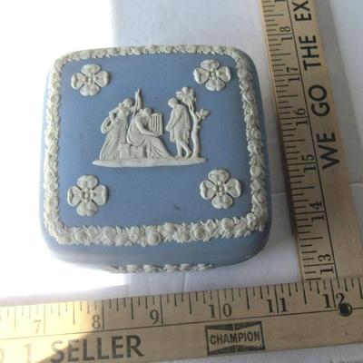 Lot 457:  Vintage Wedgwood Dresser Box