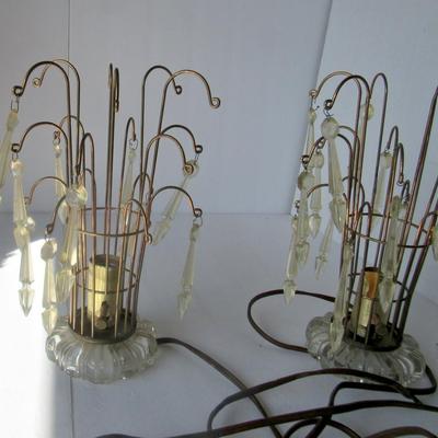 Lot 459: Vintage Wire, Glass and Plastic Lamps