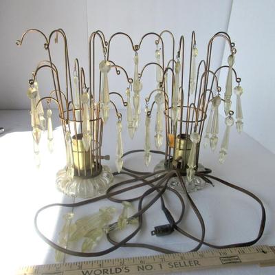 Lot 459: Vintage Wire, Glass and Plastic Lamps