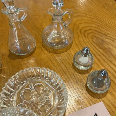 Lot of crystal items