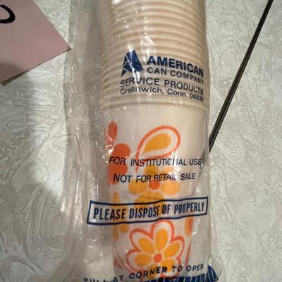 Vintage sleeve of Dixie Cups