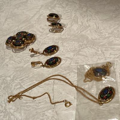 Sarah Coventry set