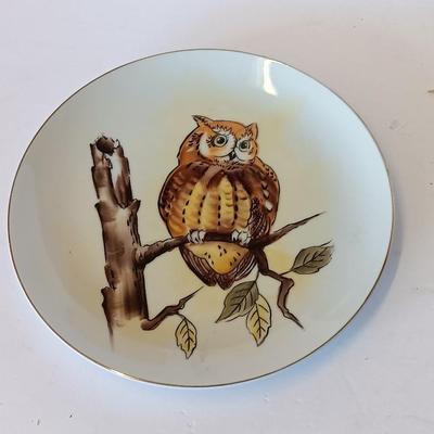 Two Norcrest marked 8" Collectible Owl plates