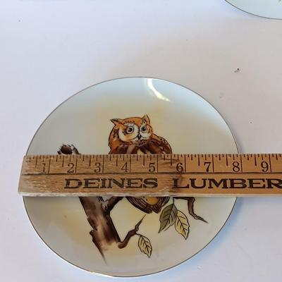 Two Norcrest marked 8" Collectible Owl plates