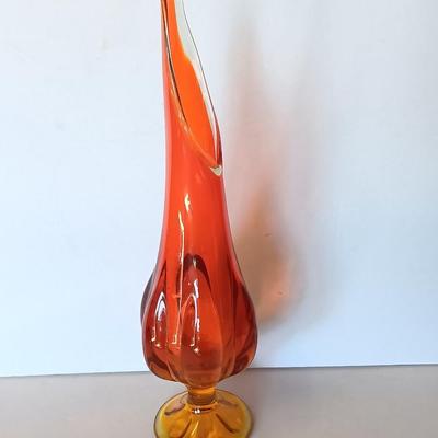 Vintage swung vase -Beautiful Mid Century Modern Amberina Swung Vase