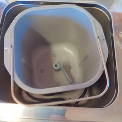 Nice electric Welbilt bread maker machine with storage dust cover