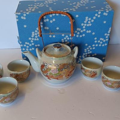 New in box - Original Japanese Tea set / tea pot with 5 cups Painted dragon