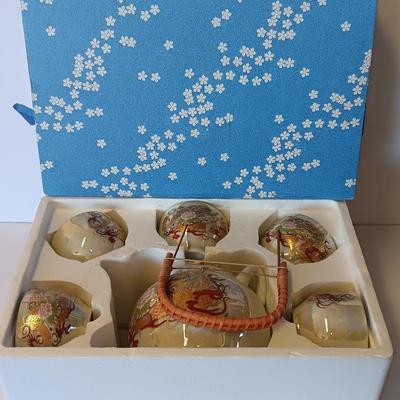 New in box - Original Japanese Tea set / tea pot with 5 cups Painted dragon