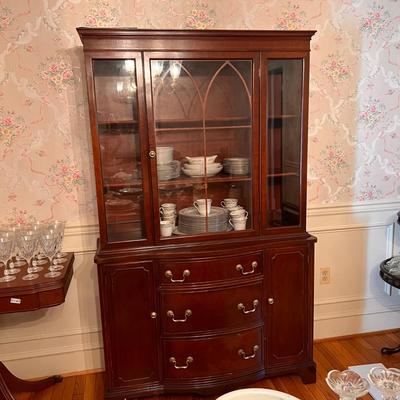 Vintage Solid Wood Duncan Phyfe Style China Cabinet