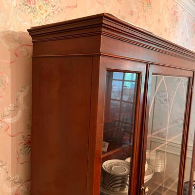 Vintage Solid Wood Duncan Phyfe Style China Cabinet