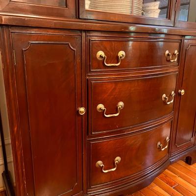 Vintage Solid Wood Duncan Phyfe Style China Cabinet