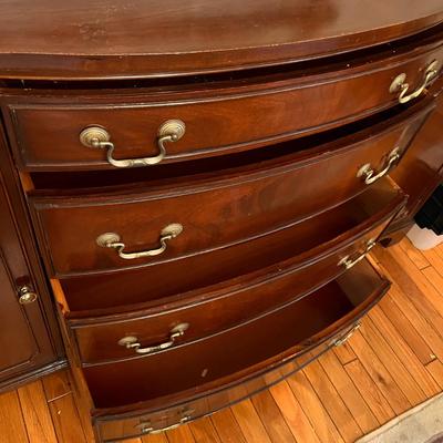 Vintage MCM Duncan Phyfe Style Bow Front Sideboard Buffet Cabinet