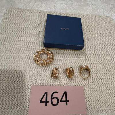 Avon Gold tone Pearls & earrings