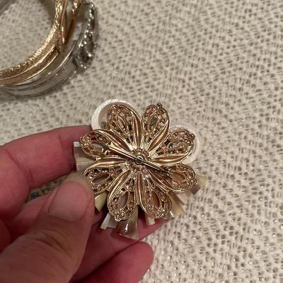 Lot of 60s jewelry