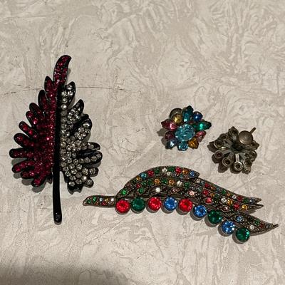 Jewelry pins