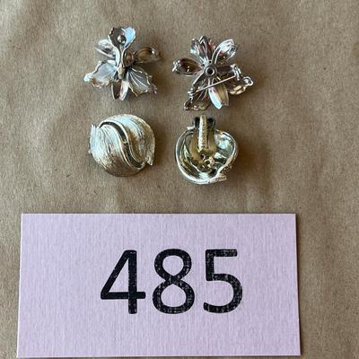 Set of Pins and clip ons
