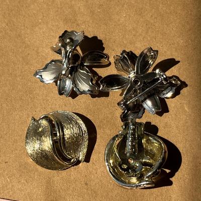 Set of Pins and clip ons
