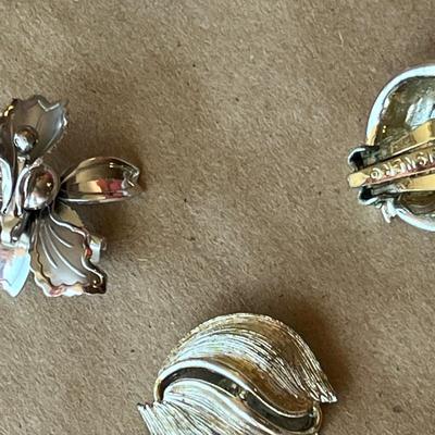 Set of Pins and clip ons