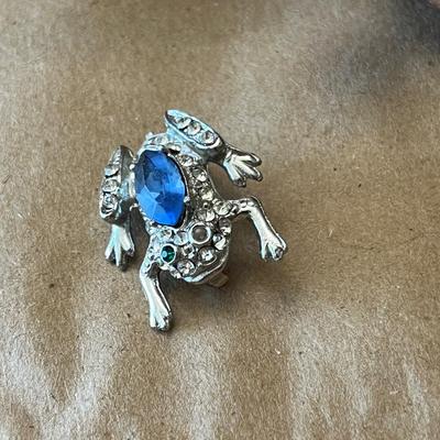 Cool vintage animal brooches!