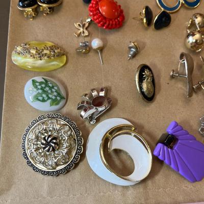 Lot of earrings
