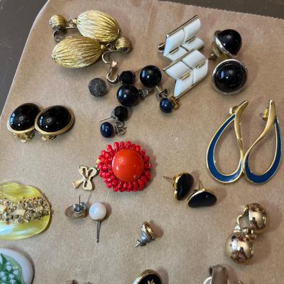 Lot of earrings