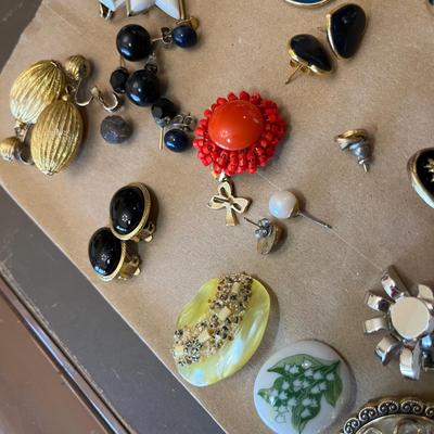 Lot of earrings