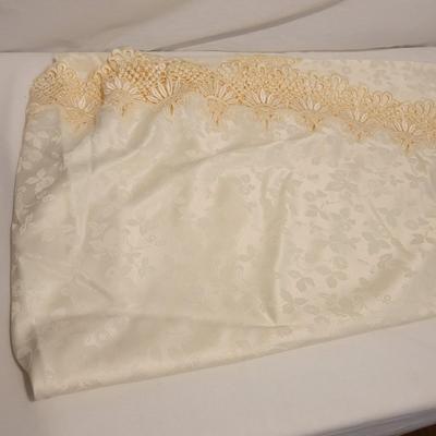 Tablecloths, Placemats,  Doilies and More (LR-DW)