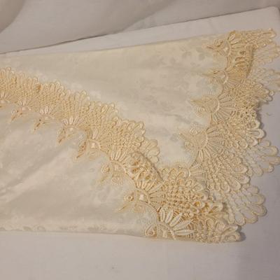 Tablecloths, Placemats,  Doilies and More (LR-DW)