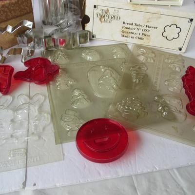 Lot 472:  Lot of Kitchen Stuff, Pampered Chef, Scale, Xmas Chocolate Molds, Cutters