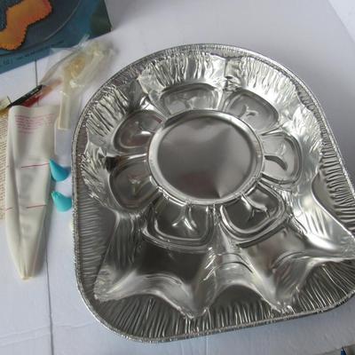 Lot 474:  Neat Older Wilton Cake Decorating Kit, Unused