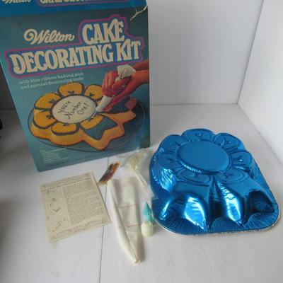 Lot 474:  Neat Older Wilton Cake Decorating Kit, Unused