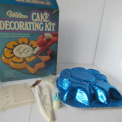 Lot 474:  Neat Older Wilton Cake Decorating Kit, Unused