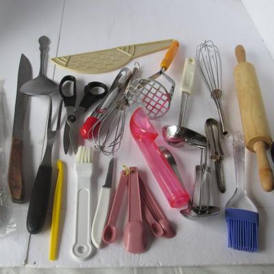 Lot 475: Large Lot of Kitchen Utensils/Rolling Pin