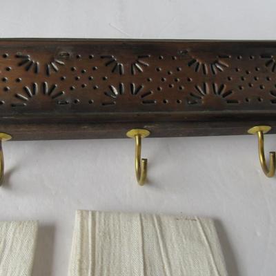 Lot 478:  Vintage Pfaltzgraff Village Copper Wall Key Holder or Kitchen Pot Holder