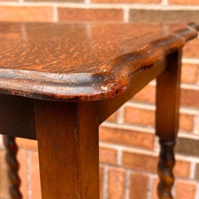 ANTIQUE ENGLISH OAK OCCASIONAL TABLE BARLEY TWIST LEGS SCALLOPED EDGE TOP