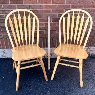 PAIR OF VERY SOLID, TIGHT MAPLE? WINDSOR BACK CHAIRS